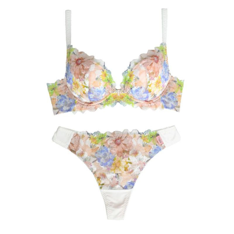 ふわっと軽い着け心地!育乳ブラ sarah collection ふわっときゅ ふわっと軽い着け心地!育乳ブラ sarah collection ふわっときゅ